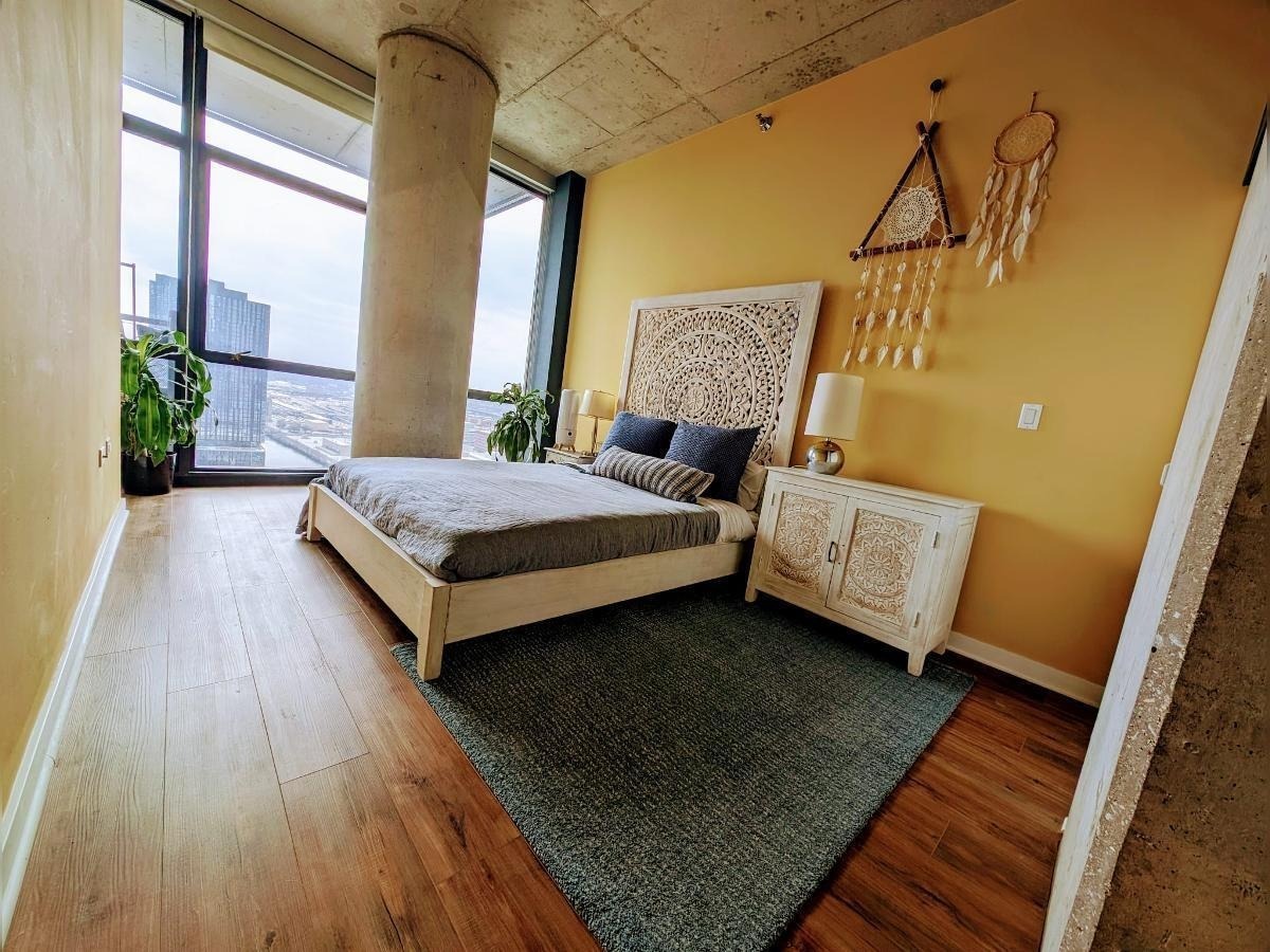 235 W Van Buren Street 2907