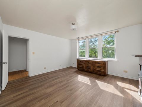 Tiny photo for 238 W 31st Street #4W, Chicago, IL 60616 (MLS # 12539129)