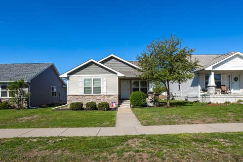 Tiny photo for 6234 Mississippi Avenue, Davenport, IA 52807 (MLS # 12724924)