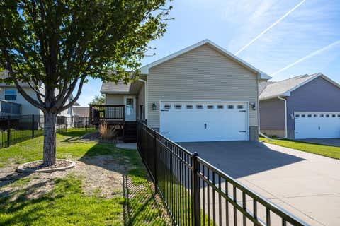 Tiny photo for 6234 Mississippi Avenue, Davenport, IA 52807 (MLS # 12724924)