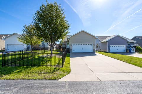 Tiny photo for 6234 Mississippi Avenue, Davenport, IA 52807 (MLS # 12724924)