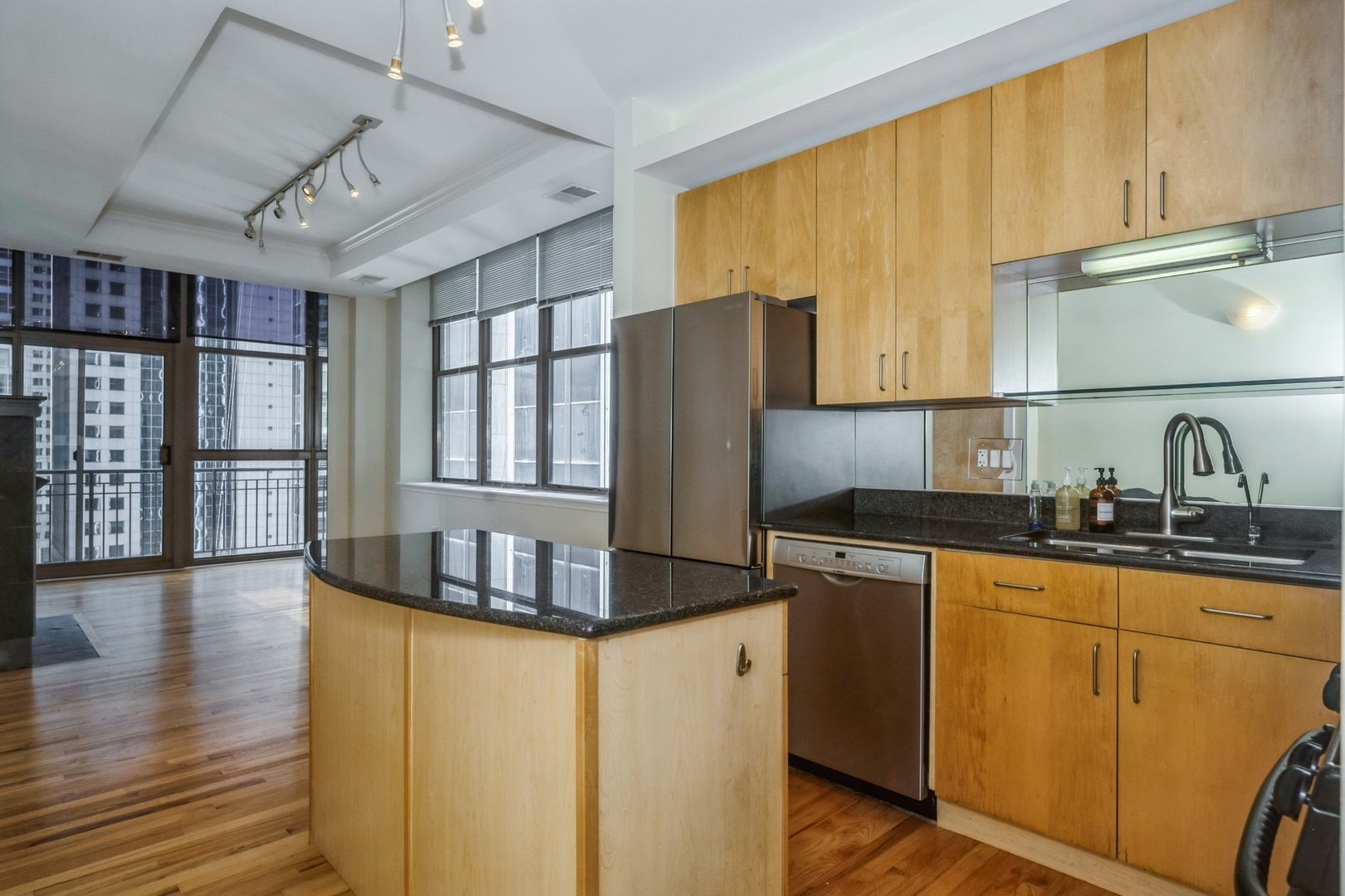 212 W Washington Street 1012