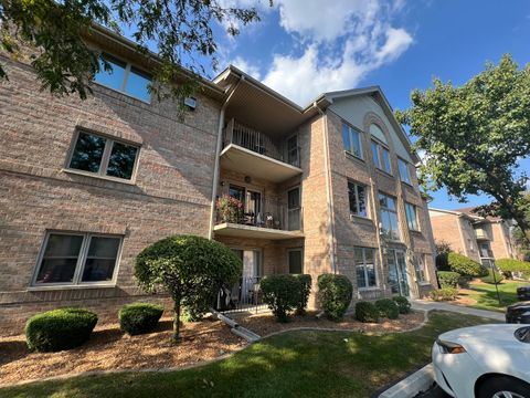 Tiny photo for 10278 SOUTHWEST Highway #2C, Chicago Ridge, IL 60415 (MLS # 12488294)