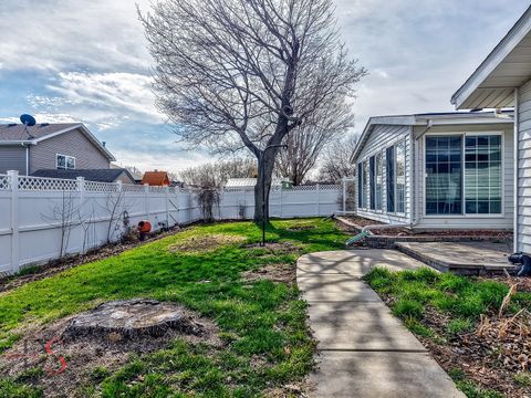 Tiny photo for 1525 Clark Street, Ottawa, IL 61350 (MLS # 12595191)