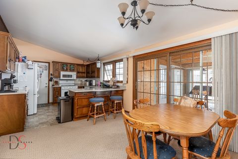 Tiny photo for 1525 Clark Street, Ottawa, IL 61350 (MLS # 12595191)
