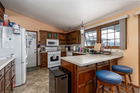 Tiny photo for 1525 Clark Street, Ottawa, IL 61350 (MLS # 12595191)