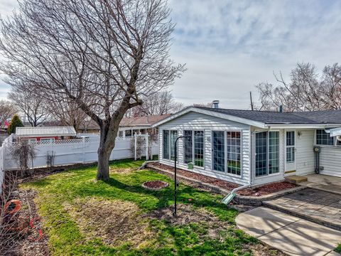 Tiny photo for 1525 Clark Street, Ottawa, IL 61350 (MLS # 12595191)