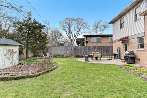 Tiny photo for 320 Beverly Drive, Wilmette, IL 60091 (MLS # 12602061)