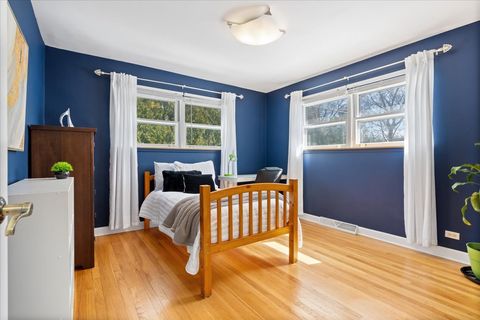 Tiny photo for 320 Beverly Drive, Wilmette, IL 60091 (MLS # 12602061)