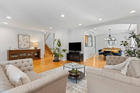 Tiny photo for 320 Beverly Drive, Wilmette, IL 60091 (MLS # 12602061)