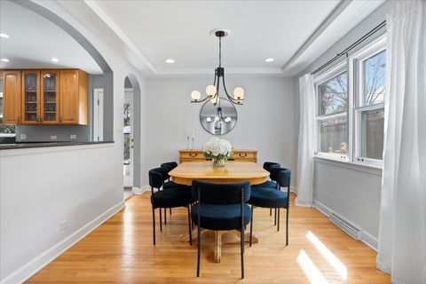 Tiny photo for 320 Beverly Drive, Wilmette, IL 60091 (MLS # 12602061)