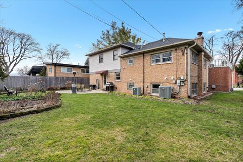 Tiny photo for 320 Beverly Drive, Wilmette, IL 60091 (MLS # 12602061)