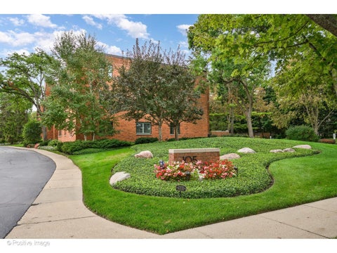 Photo of 105 E Laurel Avenue #103, Lake Forest, IL 60045 (MLS # 12719148)