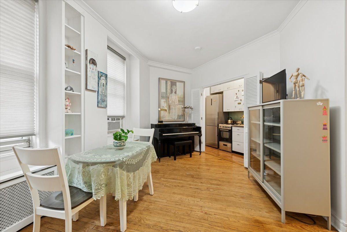 5555 N SHERIDAN Road 130