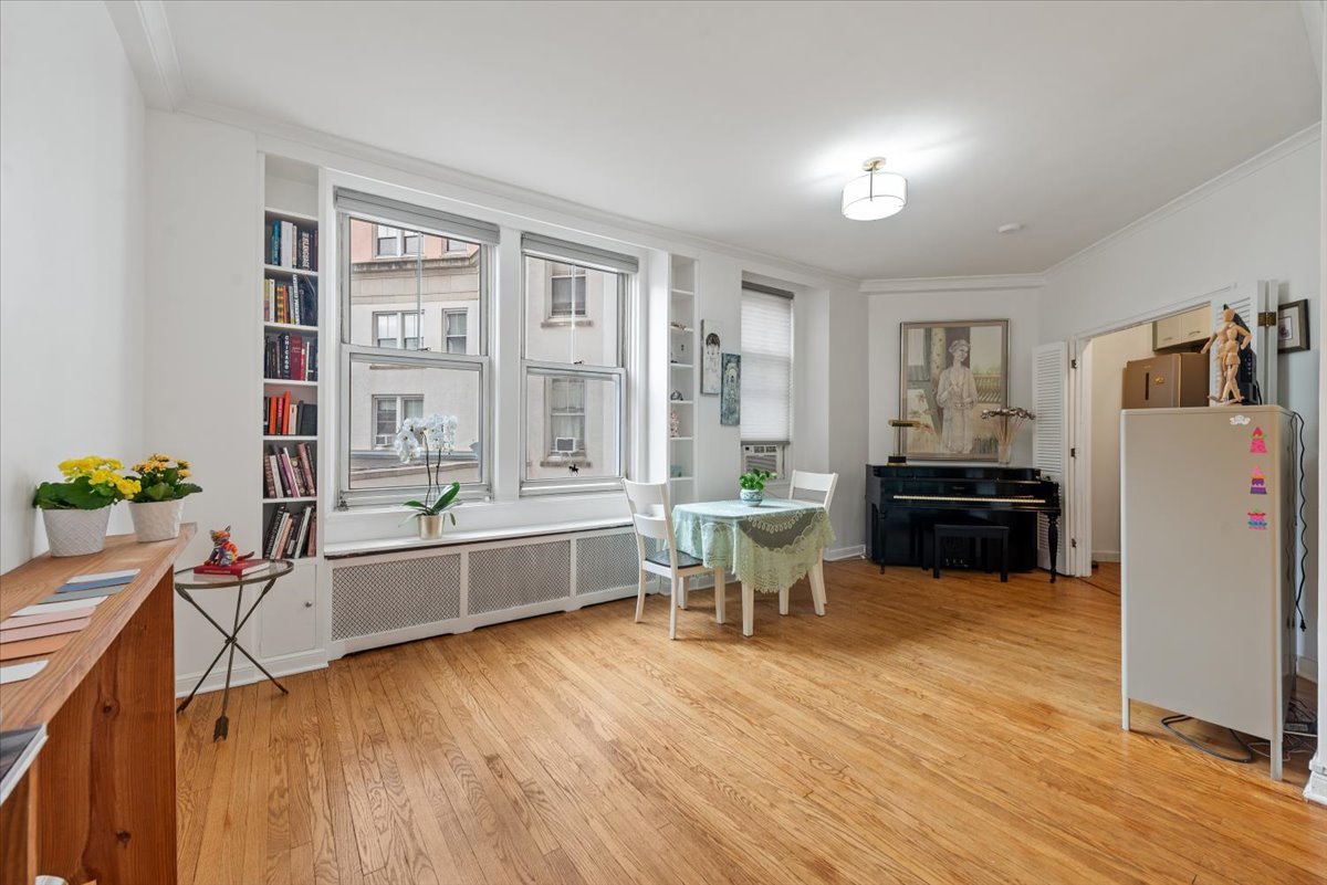 5555 N SHERIDAN Road 130