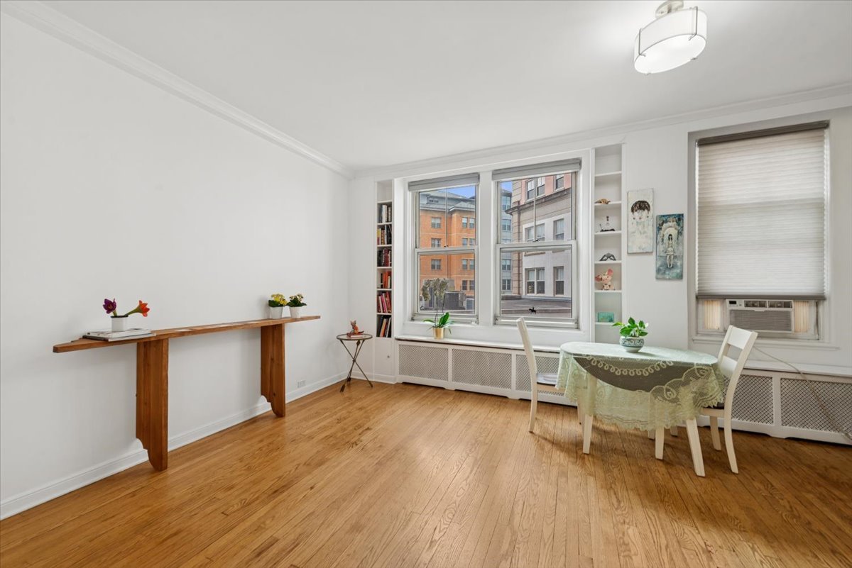 5555 N SHERIDAN Road 130