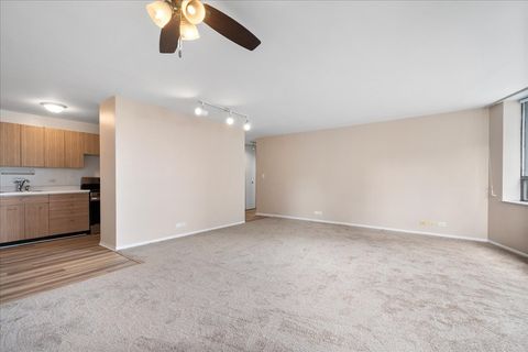 Tiny photo for 5701 N Sheridan Road #7G, Chicago, IL 60660 (MLS # 12683130)