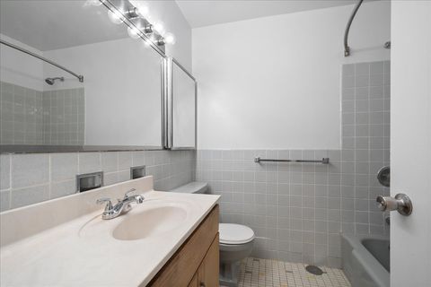 Tiny photo for 5701 N Sheridan Road #7G, Chicago, IL 60660 (MLS # 12683130)