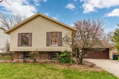 Photo of 125 S Deerpath Drive, Vernon Hills, IL 60061 (MLS # 12628127)
