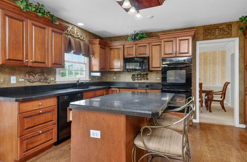 Tiny photo for 26W248 Tuckaway Court, Winfield, IL 60190 (MLS # 12585368)