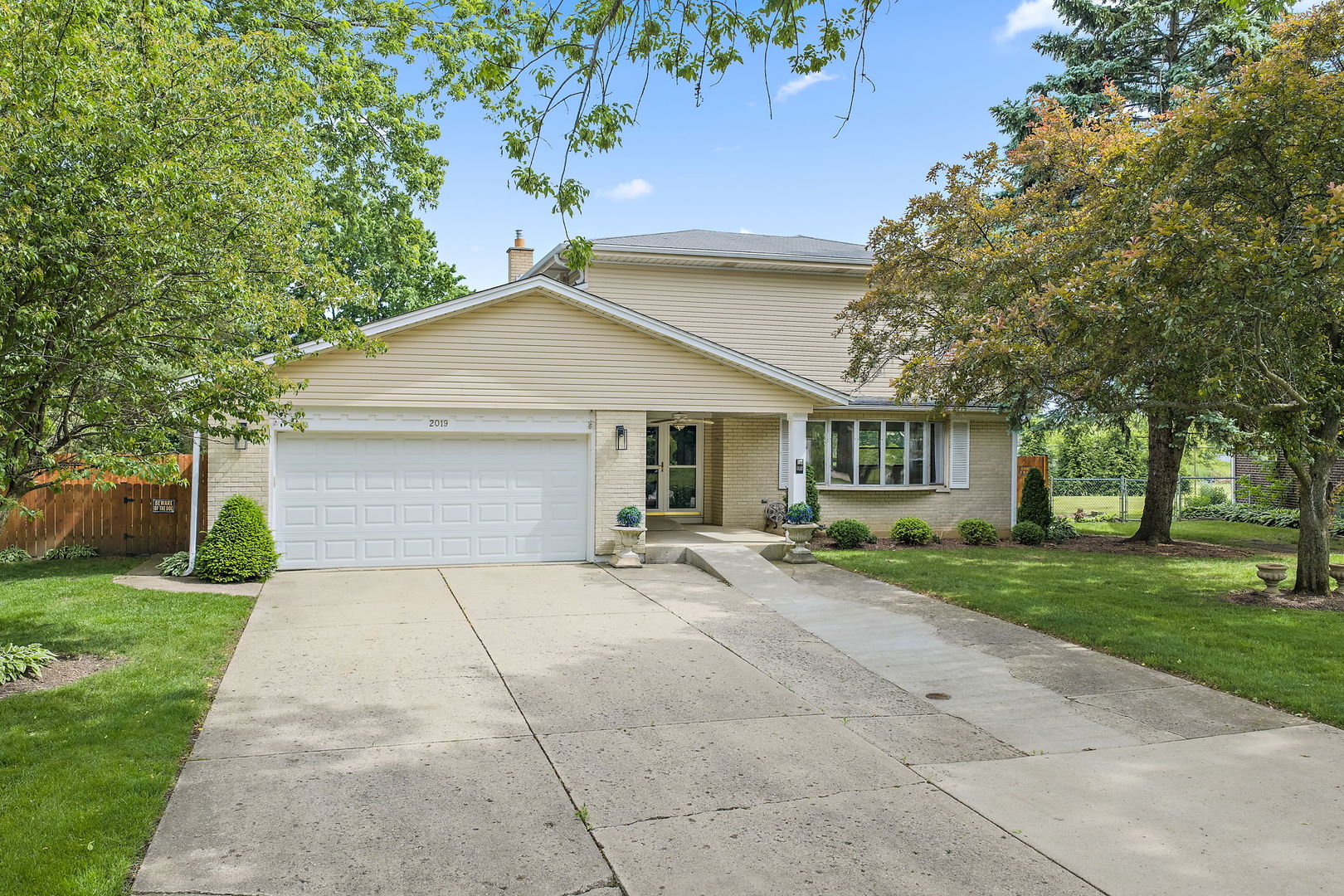 2019 E Avon Lane