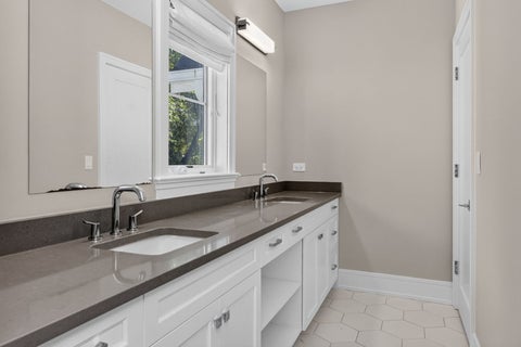 Tiny photo for 115 W 59th Street, Hinsdale, IL 60521 (MLS # 12753315)