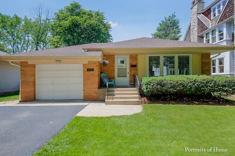 Photo of 216 S Madison Street, Hinsdale, IL 60521 (MLS # 12494231) Photo of 216 S Madison Street, Hinsdale, IL 60521 (MLS # 12494231)