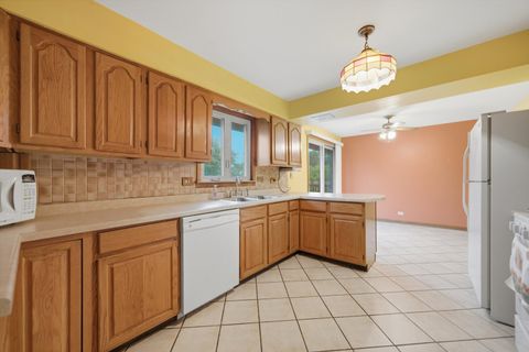 Tiny photo for 5425 W 83rd Place, Burbank, IL 60459 (MLS # 12679374)