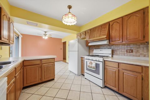 Tiny photo for 5425 W 83rd Place, Burbank, IL 60459 (MLS # 12679374)