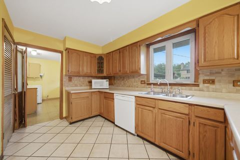Tiny photo for 5425 W 83rd Place, Burbank, IL 60459 (MLS # 12679374)