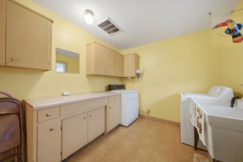Tiny photo for 5425 W 83rd Place, Burbank, IL 60459 (MLS # 12679374)