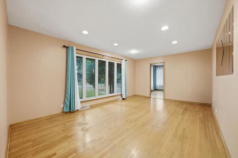 Tiny photo for 5425 W 83rd Place, Burbank, IL 60459 (MLS # 12679374)