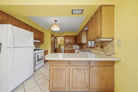 Tiny photo for 5425 W 83rd Place, Burbank, IL 60459 (MLS # 12679374)