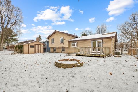 Tiny photo for 720 Ash Street, Algonquin, IL 60102 (MLS # 12539005)