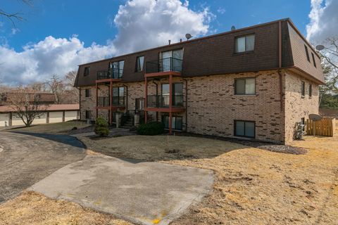 Photo of 5102 25th Ave Court #201, Moline, IL 61265 (MLS # 12632394)