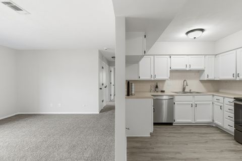 Tiny photo for 5102 25th Ave Court #201, Moline, IL 61265 (MLS # 12632394)