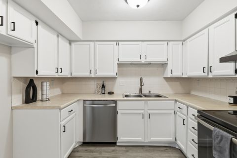 Tiny photo for 5102 25th Ave Court #201, Moline, IL 61265 (MLS # 12632394)