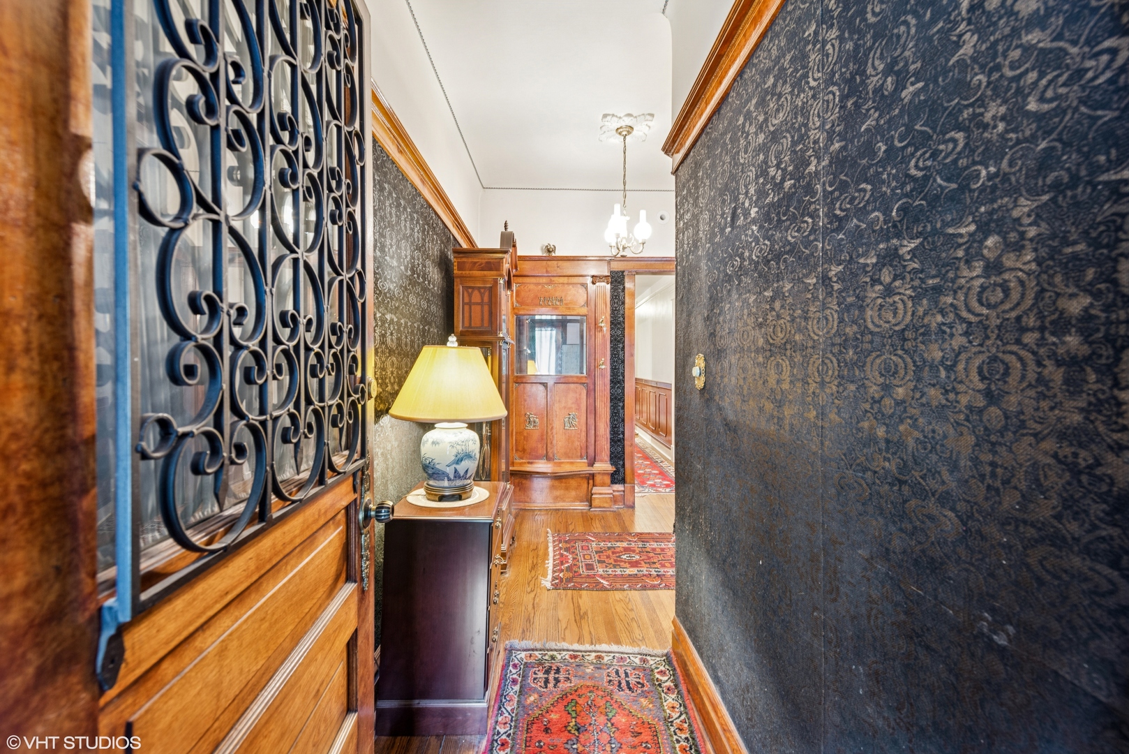 714 W Briar Place