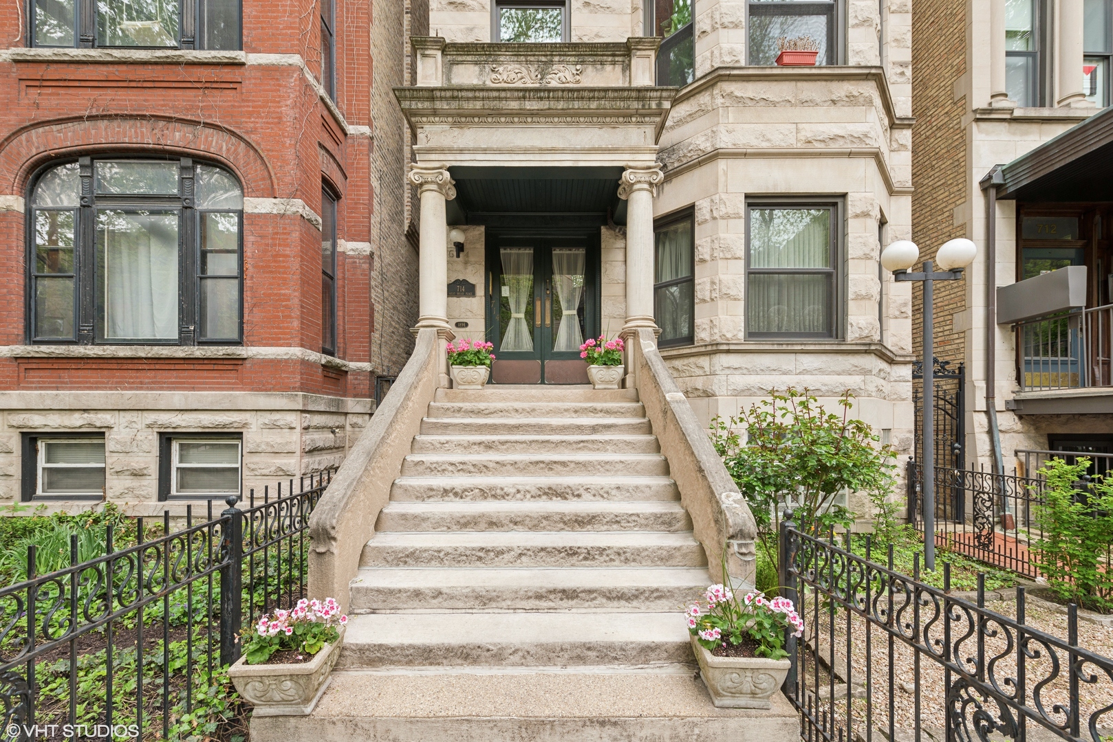 714 W Briar Place