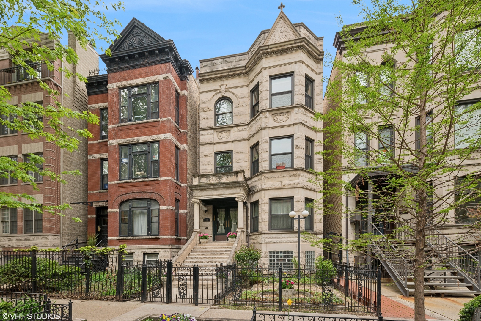 714 W Briar Place