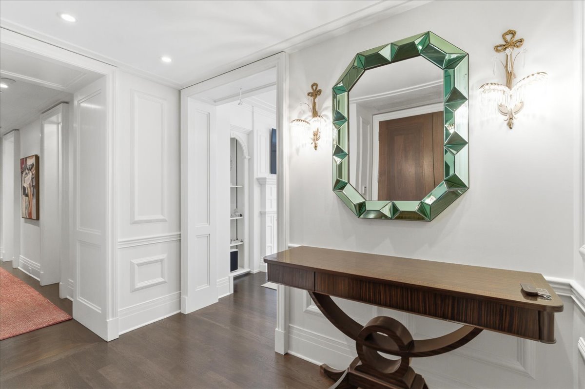 159 E WALTON Place 5B