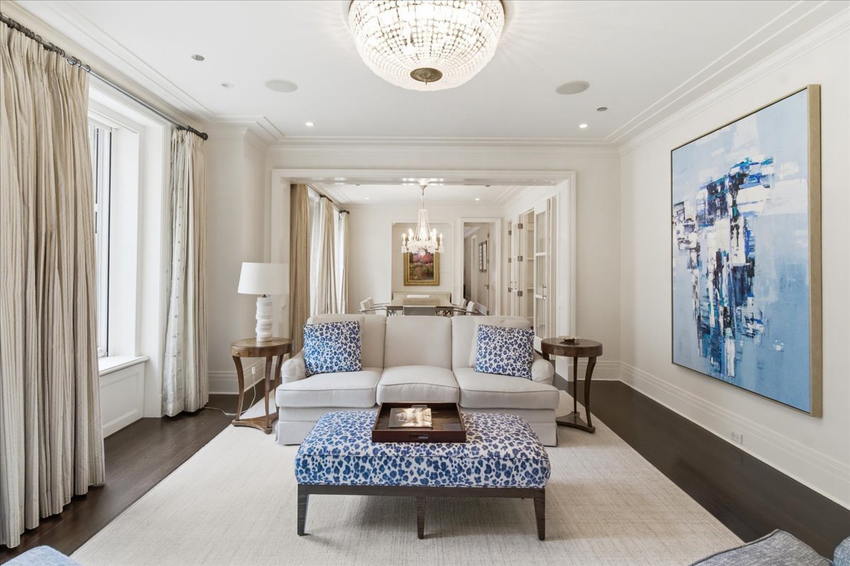 159 E WALTON Place 5B