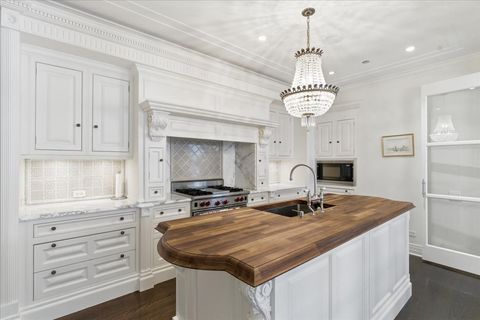 Tiny photo for 159 E WALTON Place #5B, Chicago, IL 60611 (MLS # 12621140)