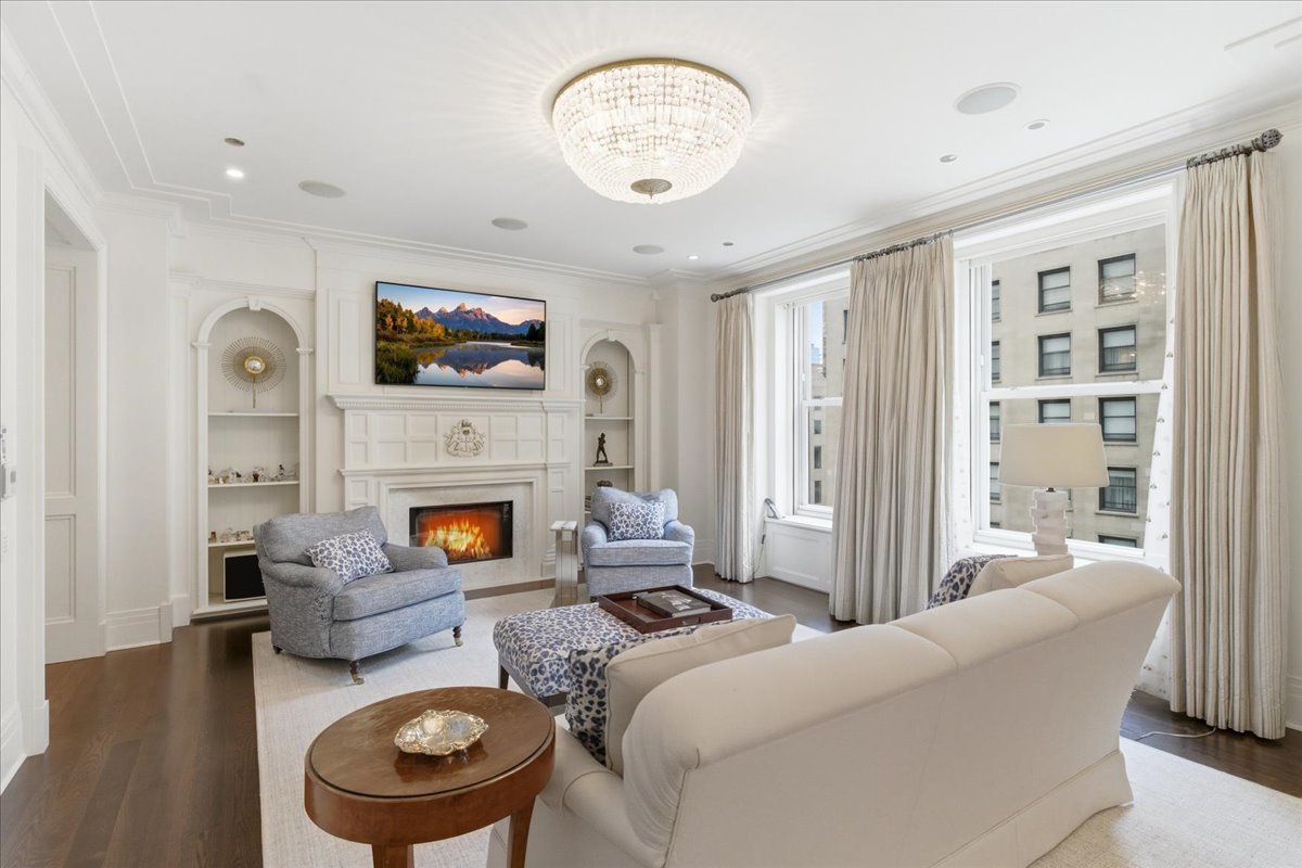 159 E WALTON Place 5B