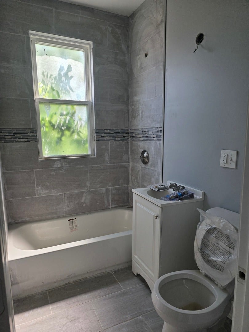 1224 W 64th Street