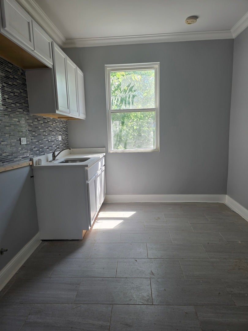 1224 W 64th Street