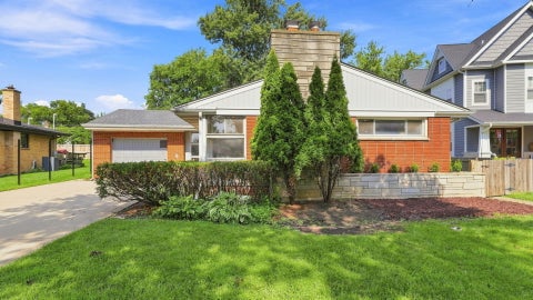 Photo of Elmhurst, IL 60126 (MLS # 12722354)