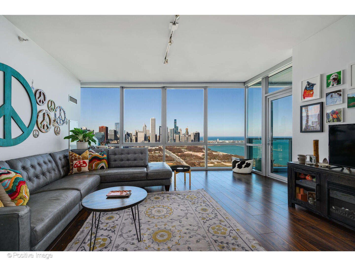 1201 S Prairie Avenue 3702