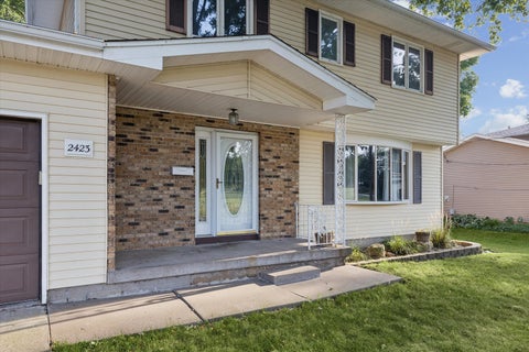 Tiny photo for 2423 E 32nd Street, Davenport, IA 52807 (MLS # 12749809)