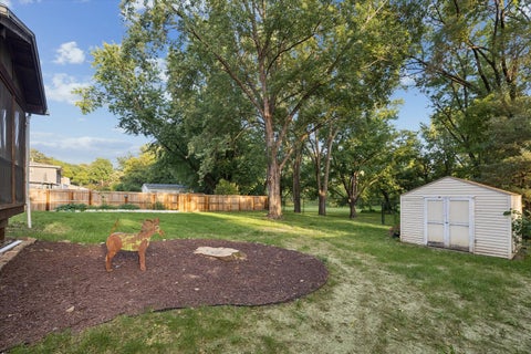 Tiny photo for 2423 E 32nd Street, Davenport, IA 52807 (MLS # 12749809)